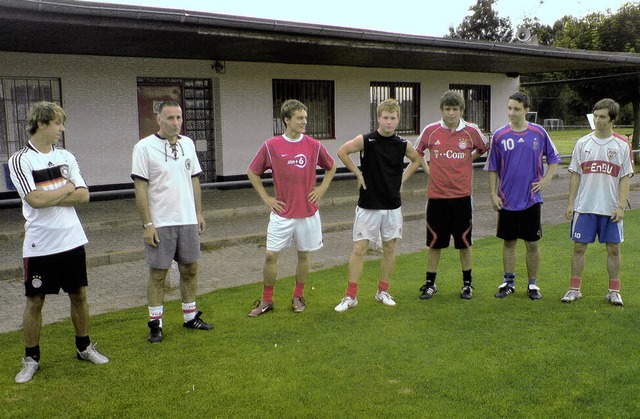 7 Neuzugnge verstrken das Team des FC Weisweil.  | Foto: Privat