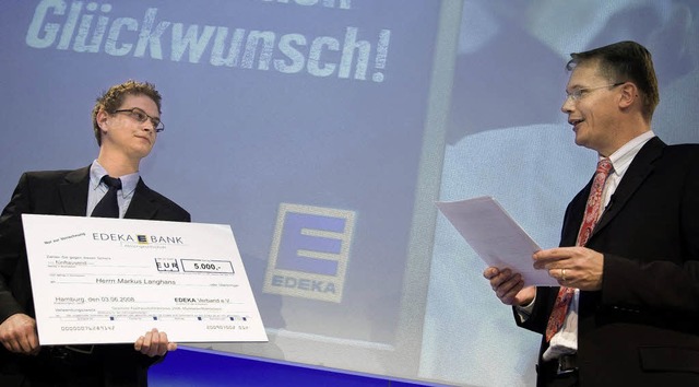 Markus Langhans (links) ist Edeka-Marktleiter des Jahres.  | Foto: privat