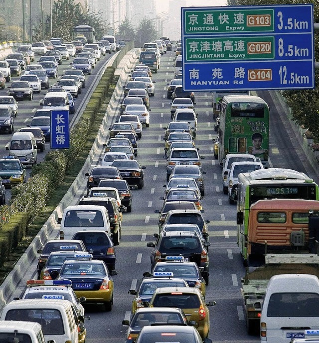 Jeden Tag 1200 Neuzulassungen: Peking erstickt im Verkehr  | Foto: DPA