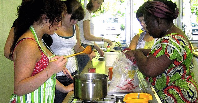Kochen wie in Afrika; auch das gehrt zu den Projekttagen.  | Foto: BZ