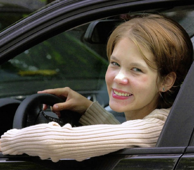 Frau am Steuer:   Autokauf ist oft Frauensache.    | Foto: dpa