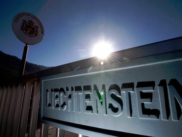 Landesgrenze von Liechtenstein an der ...: Von hier geht es ins Steuerparadies.  | Foto: ddp