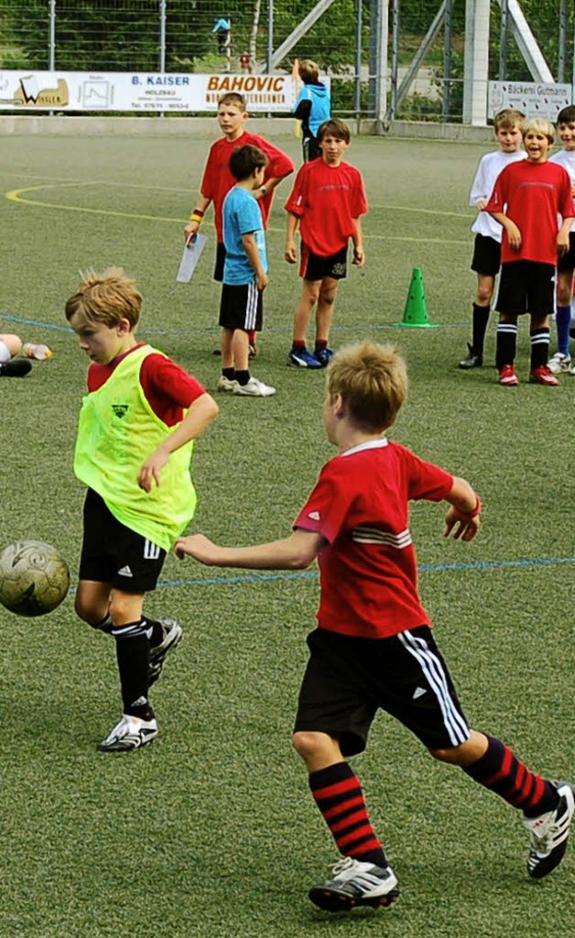 Voll Einsatz: Nachwuchsfuballer beim Jugendtag des Todtnauer Sportvereins.   | Foto: Karin Maier