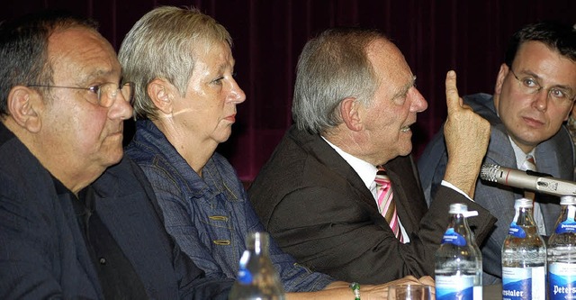 CDU-Funktionre  auf  dem Podium:  Kur...lfgang Schuble und Volker Schebesta.   | Foto: Gertrude Siefke