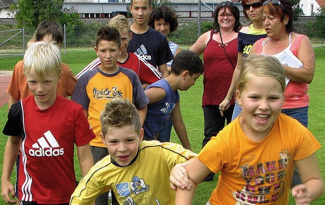 Begeistert dabei: Kinder beim Sponsore...er Jugendabteilung des SV Schwrstadt   | Foto: H. Siebold