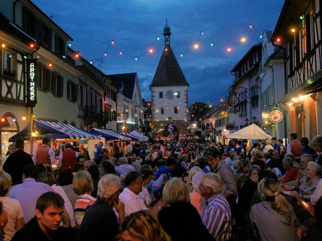 Ein gelungenes Blasmusik-Open-Air erle... Zuhrer am Samstagabend in Endingen.   | Foto: Mller