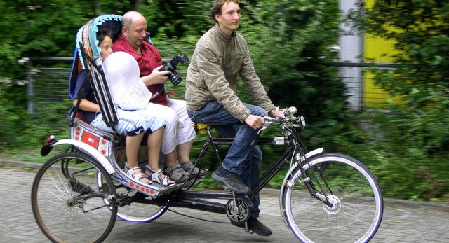 <Bildtext>Generationenbergreifend ent...ste in der Fahrrad-Rikscha.</Bildtext>  | Foto: thomas loisl mink
