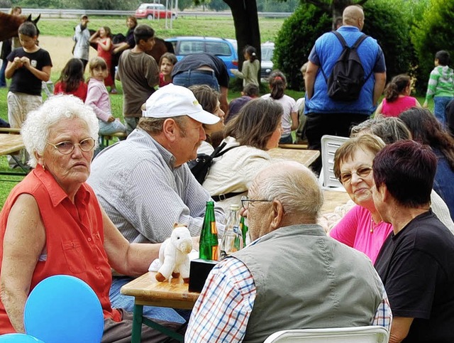 Beim Quartiersfest  kam man sich schne...oder bei der verschiedenen  Spielen.    | Foto: Valetin Ade