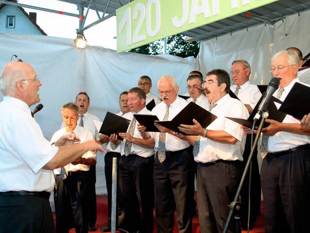 Den Auftakt des Festkonzerts machte  d...teneck mit  Dirigent Claus Schaeffer.   | Foto: Schnabl