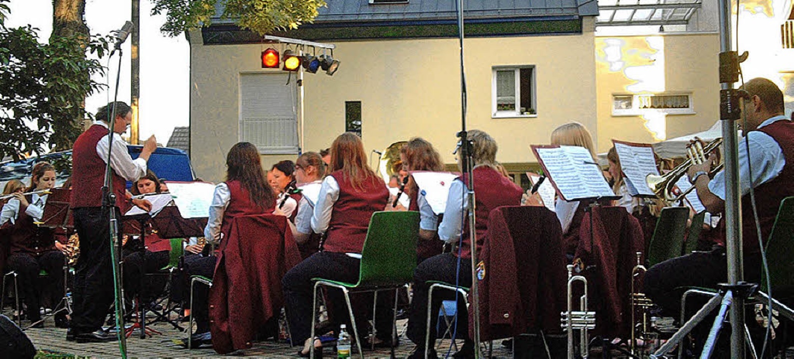 Im Stadtgarten fand das Open Air der Stadtmusik statt.  | Foto: Kaufmann