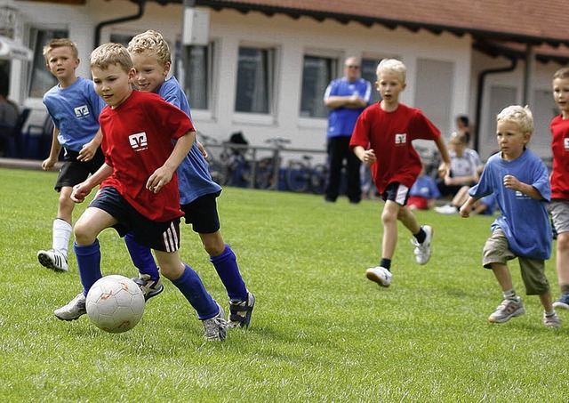 Ihren groen Vorbildern von der Europa...es Sportfestes des FSV Seelbach nach.   | Foto: Heidi Fssel