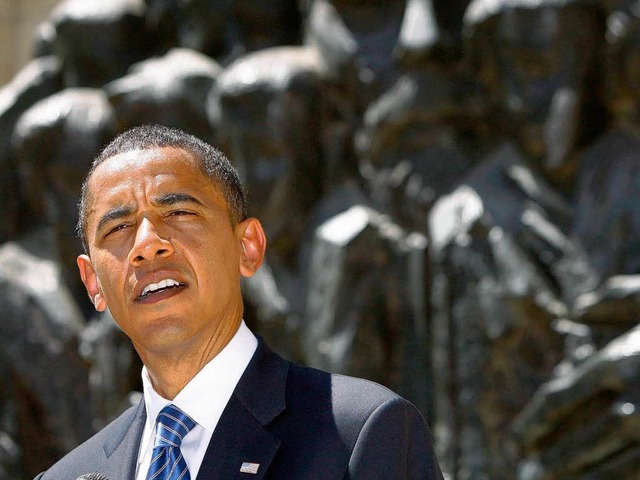 Barack Obama am Mittwoch im Holocaust-Museum Yad Vashem in Israel.  | Foto: dpa