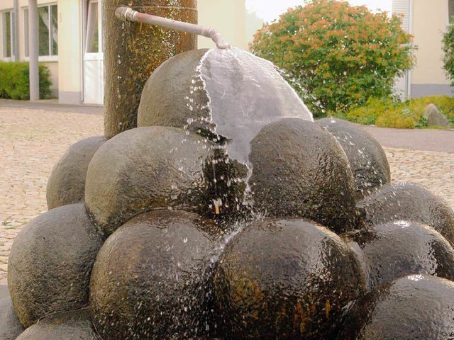 Nicht nur der Rathausbrunnen sprudelt ...ttingen, sondern auch die Geldquellen.  | Foto: Sabine Model