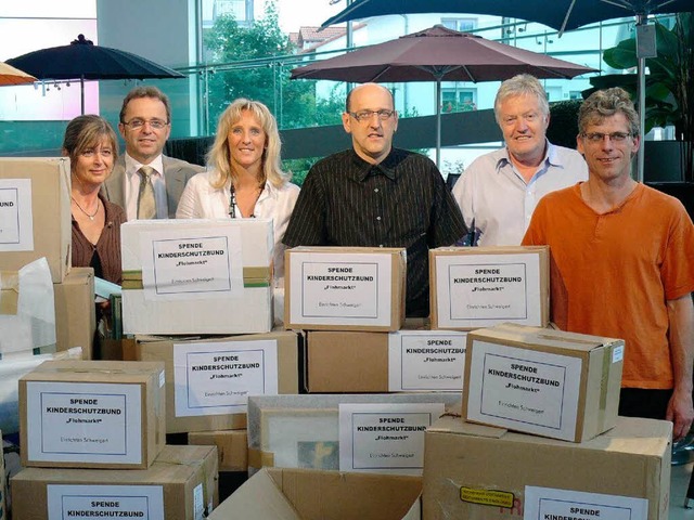 835 transportverpackte Wohngegenstnde...igert dem Kinderschutzbund  gespendet.  | Foto: Sylvia Bleckmann