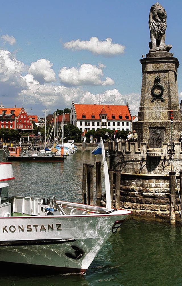 Bayerns Lwe am Lindauer Hafen  ist no...in badischer, genauer Konstanzer Hand.  | Foto: dpa