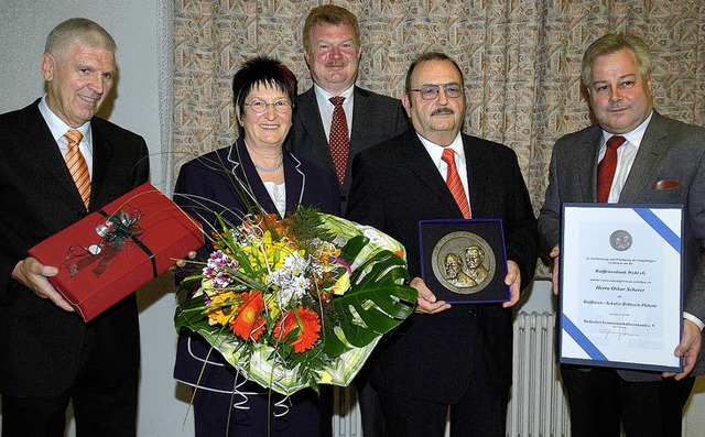 Hohe Auszeichnung (von links): Manfred...mier, Oskar Scherer und Dieter Herold.  | Foto: Jrgen Schweizer