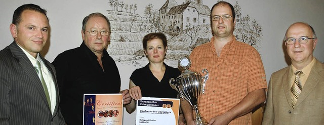 Anerkennung fr Wettbewerbserfolg: <Bi...wie Joachim Geppert (v.l.) </Bildtext>  | Foto: Roland Vitt