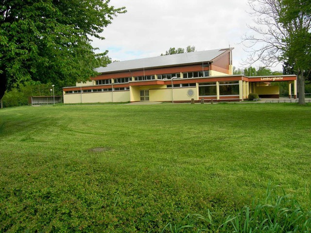 Auf dieser Grnflche entsteht paralle...halle die neue Sasbacher Grundschule.   | Foto: Haberer