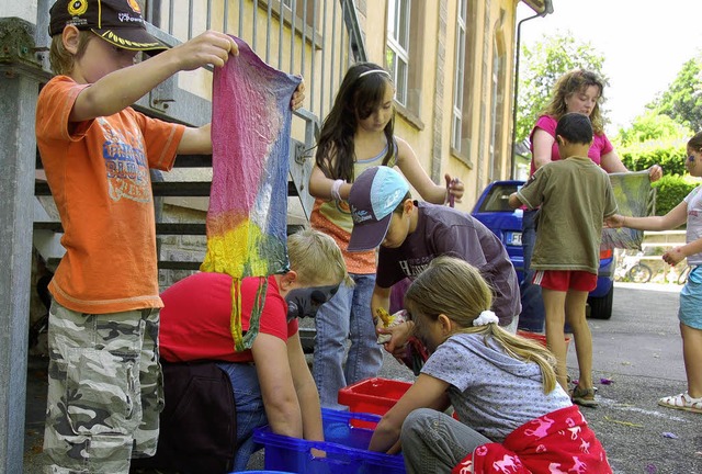 Ganz schn bunt waren nicht nur die St... um die Turnhalle der Hansjakobschule.  | Foto: Sebastian Barthmes