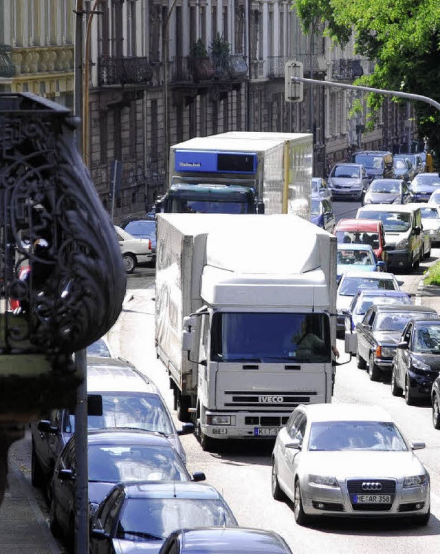 Freie Fahrt wird es auf der B31 auch n...treten des Luftreinhalteplans heien.   | Foto: Michael Bamberger