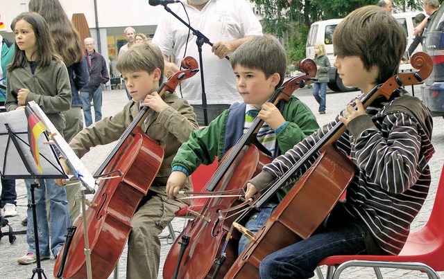 Frh bt sich, wer ein Meister werden ...ts Kurse fr ganz kleine Kinder an.     | Foto: Schule