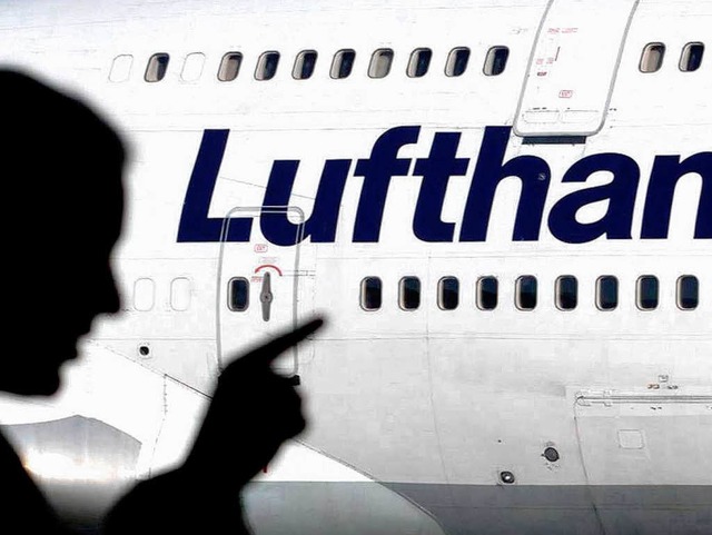 9,8 Prozent mehr Lohn wollen die Lufthansa-Mitarbeiter.   | Foto: ddp
