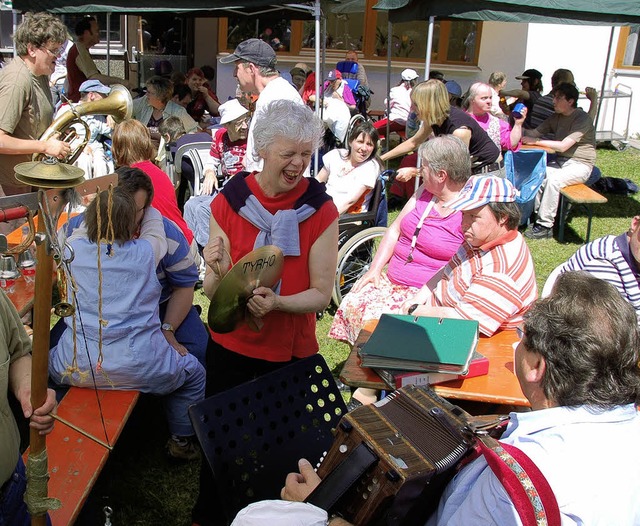 Musik spielt beim Sommerfest in der Ca...e in Neustadt immer eine groe Rolle.   | Foto: Sebastian Barthmes