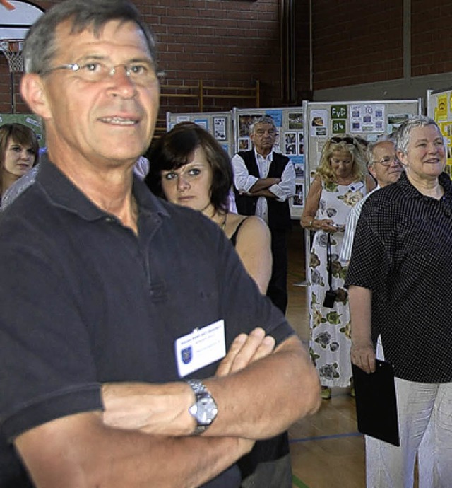 Bernhard Meier stellte den Wald als groe Solarfabrik vor.   | Foto: BZ