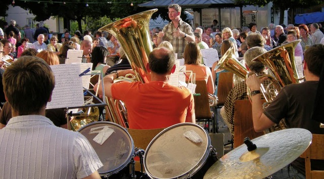 Znftige Blasmusik und rockige Tne &#... Obersckingen beim Schulhof-Konzert.   | Foto: Heike Armbruster