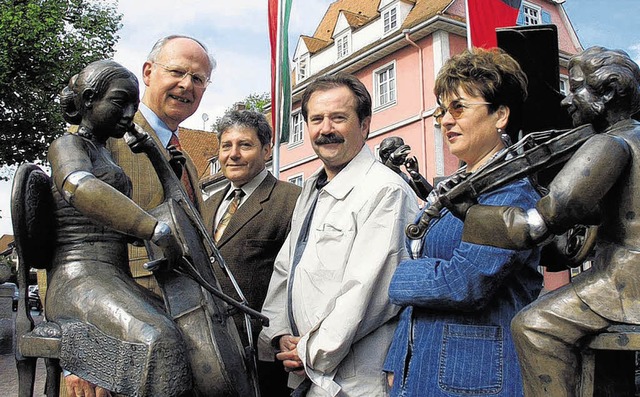 Alt-OB Bernhard Everke (l.) und der B...inger Stdtepartnerschaft in Ungarn.    | Foto: VOLLMER