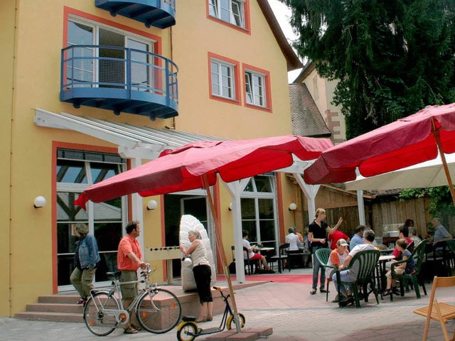 Ein Platz der Begegnung nicht nur am T...f des neuen Brgerstifts in Ettenheim.  | Foto: Erika Sieberts