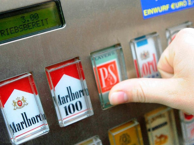 Ein Zigarettenautomat in einer Pizzeri...platz war das Ziel zweier 17-Jhriger.  | Foto: Sebastian Widmann