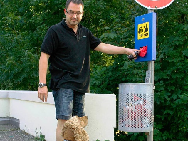 Rege Gebrauch machen Hundebesitzer vom neuen Service der Ttenspender.  | Foto: Marlies Jung-Knoblich
