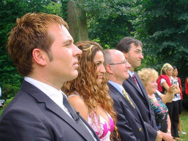 <Bildtext>Weddingplaner Frank Matthe,...n der Trauungszeremonie zu.</Bildtext>  | Foto: Kati Wortelkamp
