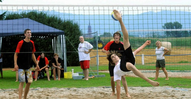 Akrobatische Einlage beim Sportfest der  Sportfreunde.      | Foto: Wolfgang Knstle