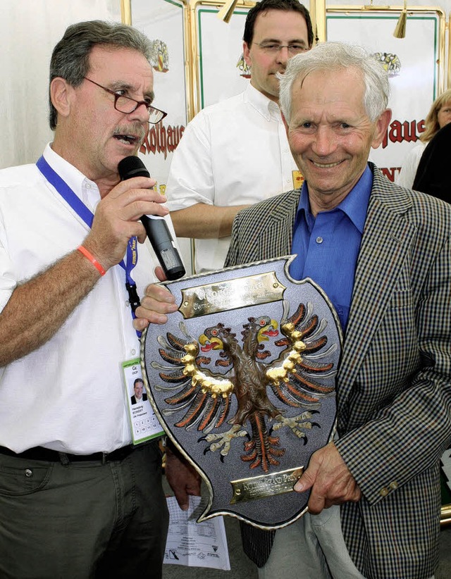 Den Kultur-Grand-Prix  berreichte Br...ster Hansjrg Eckert an Georg Thoma.    | Foto: D.MAURER