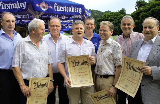 Hans Engler (links) ernennt zu Ehrenmi...r, Klaus Bronner, Martin van Steenis    | Foto: Sigrid Umiger