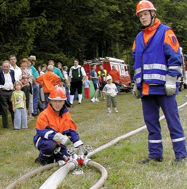 Auch die Kleinsten der Jugendfeuerwehr...durften bei der Schaubung  mitmachen. 