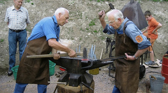 Beim Dorffest in Yach prsentierten di...r Lehrling Willi Burger ein Werkstck. 