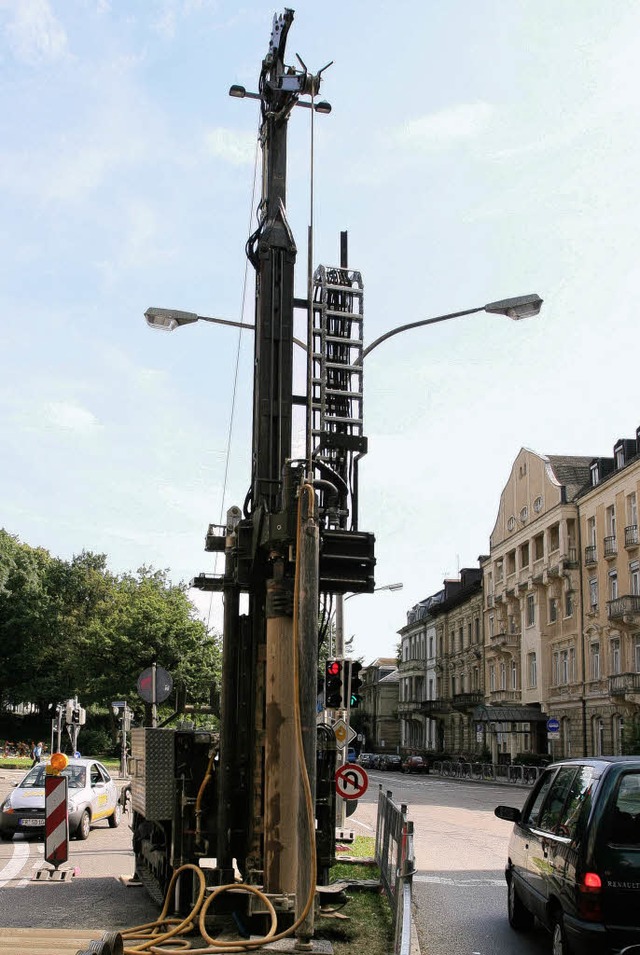 Kein l, nur Wasser ist das Ziel der Bohrungen vor der Universittsbibliothek.   | Foto: Eggstein