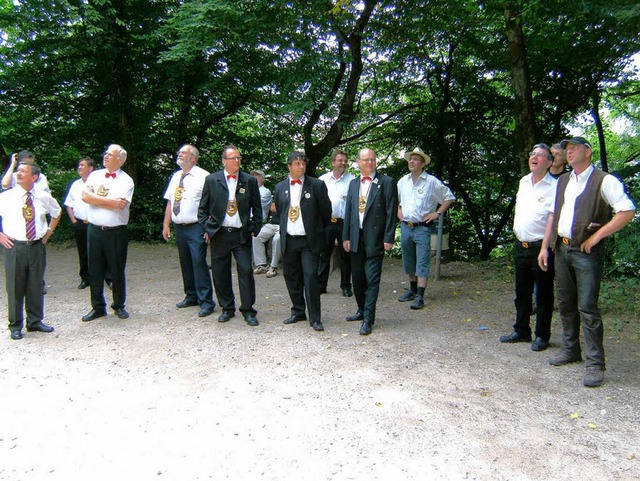 Gespannt lauschen die Hrusse aus Zell...e Ex-Statthalter aus Schopfheim kennen  | Foto: Uli Merkle