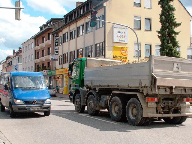 Der Verkehr durch Grenzach-Wyhlen nimm... Umgehungsstrae lsst auf sich warten  | Foto: Hary Wickert