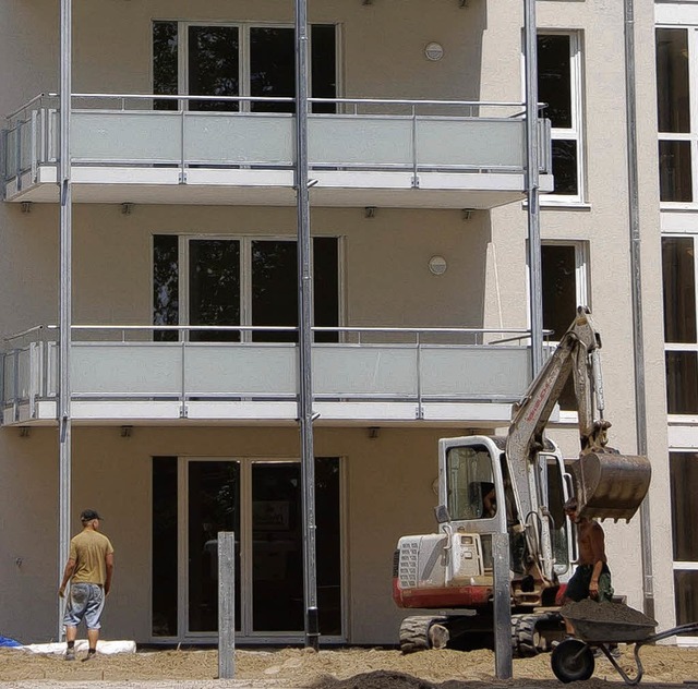 Fast abgeschlossen sind die Arbeiten a...hnhusern am Neutorplatz in Breisach.   | Foto: aniol