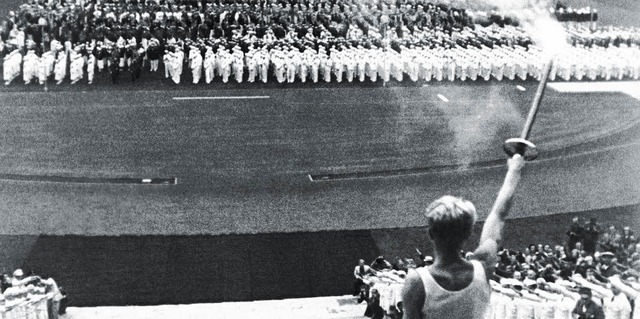 Der Sport als Beute der Nazis: Erffnung  der Olympischen Spiele 1936 in Berlin   | Foto: AKG/DPA