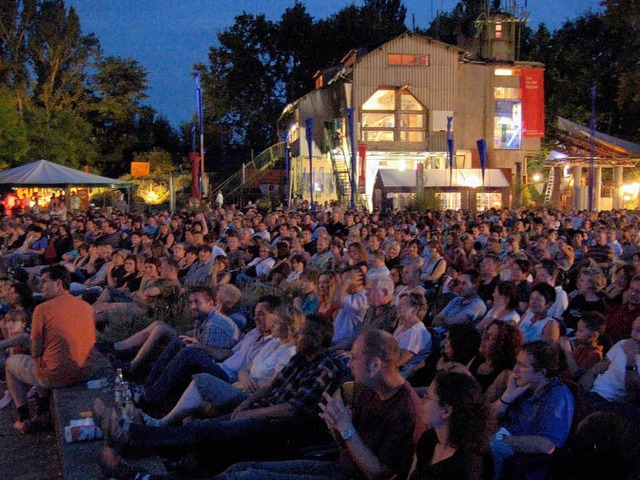 1200 Besucher kamen gestern Abend zur Erffnung des Kieswerk Open Air 2008  | Foto: Jochen Fillisch