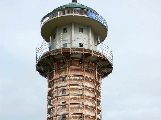 Ganzn oben: Der Feldbergturm ist jetzt saniert.  | Foto: Ralf Morys