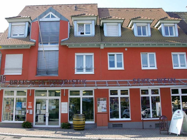 In diesem &#8222;roten Haus&#8220; sin...des Badischen Winzerkellers zu finden.  | Foto: Gerold Zink