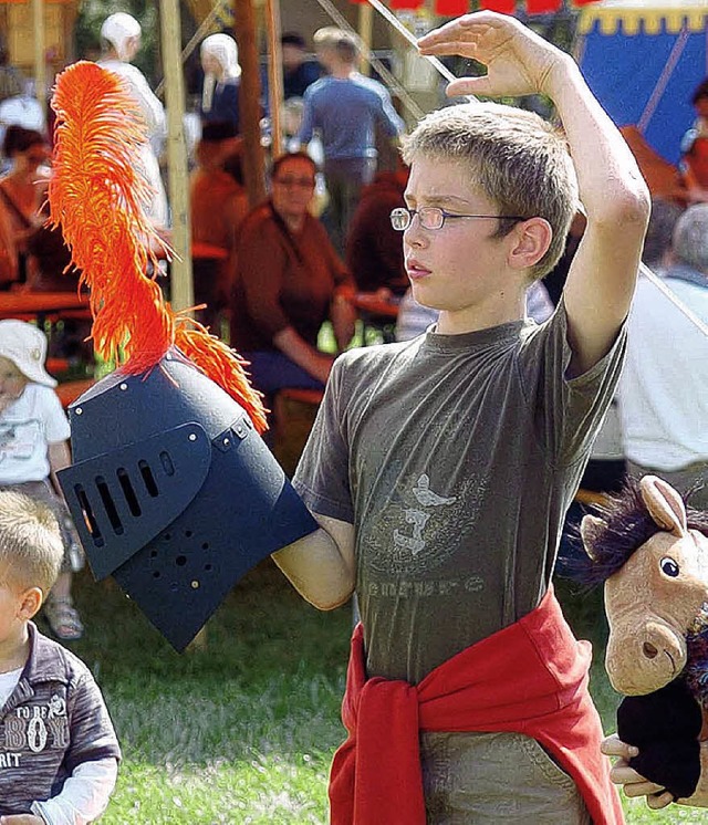 Beim mittelalterlichen Spektakel im Sc...  zu einem echten Kreuzritter werden.   | Foto: ARCHIVFOTO: KNSTLE