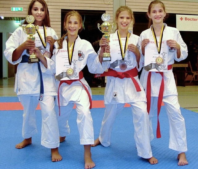 Die erfolgreichen Mdchen des Karate-D...ch, Undine von Lucadou und Lena Breden 