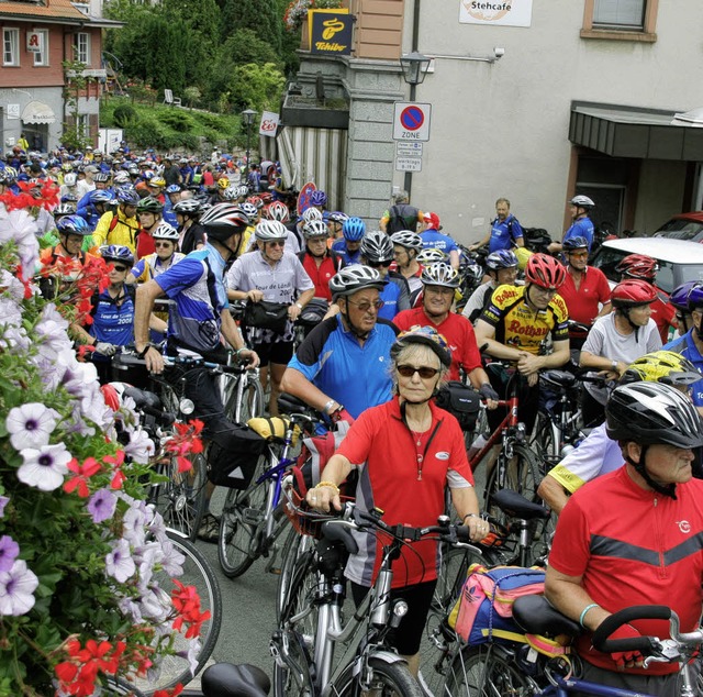 Auf der Schlussetappe der Tour  de Ln...tor bis weit in die Andelsbachstrae.   | Foto: Fotos: Charlotte Frse